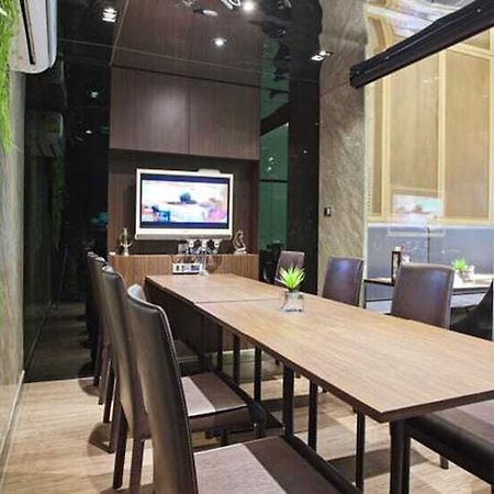V Residence Serviced Apartment Bangkok Exterior photo