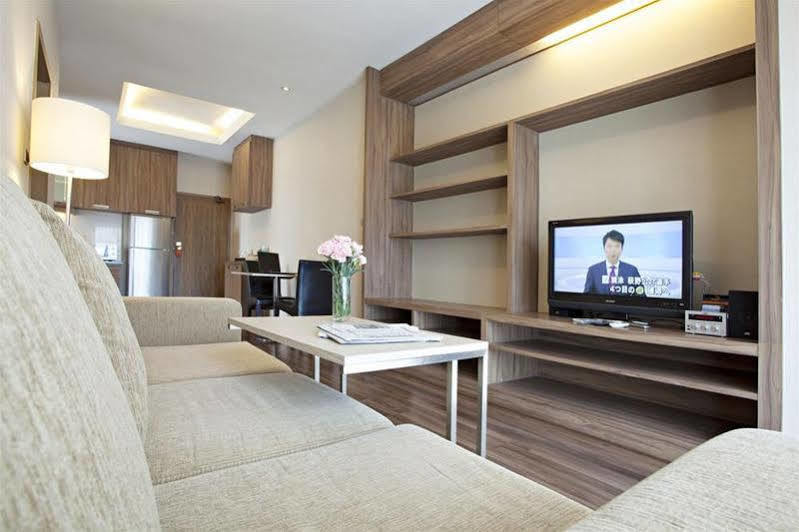V Residence Serviced Apartment Bangkok Exterior photo