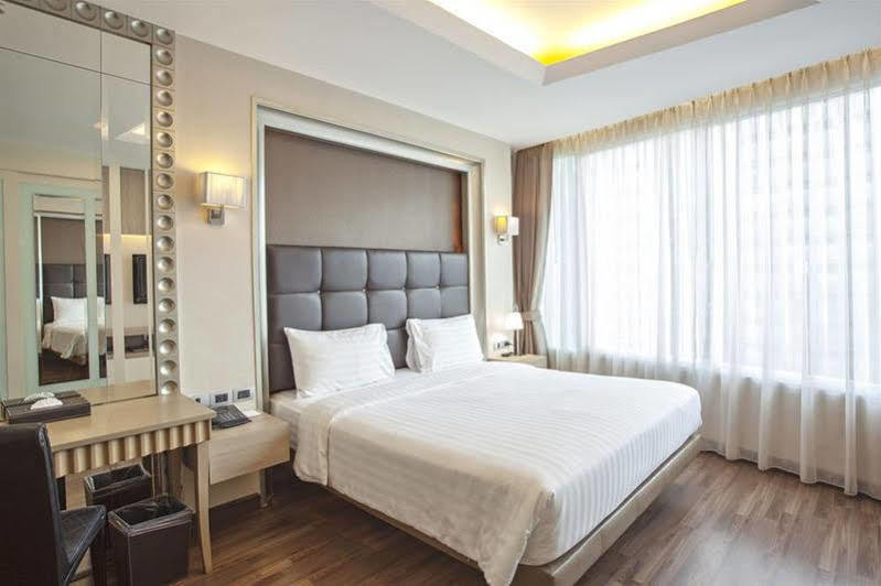 V Residence Serviced Apartment Bangkok Exterior photo