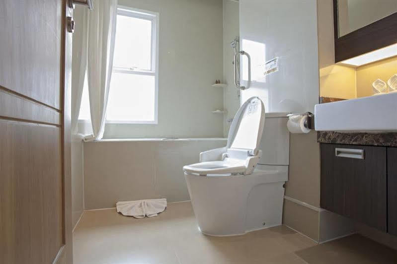 V Residence Serviced Apartment Bangkok Exterior photo